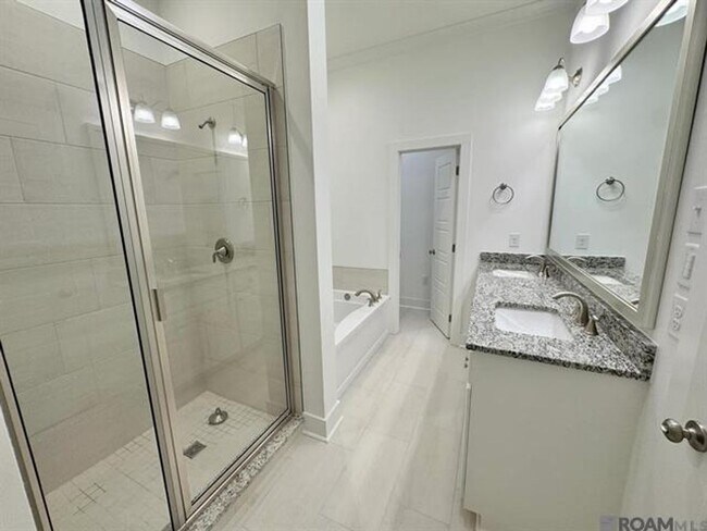 Building Photo - Brand new 3 bedroom, 2 bath town home!