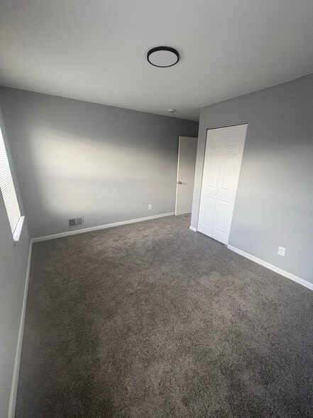 Building Photo - 1520 Argyle Ave