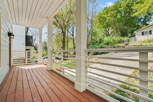 Building Photo - 1034 Hubbard St SW