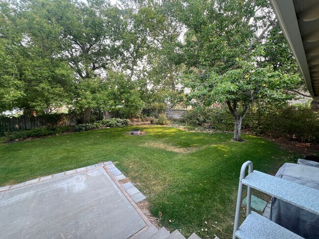 Building Photo - Spacious Family Home in Highland High School Area – Pocatello, ID!