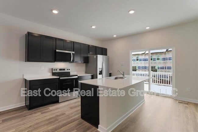 Building Photo - 413 Eclipse St