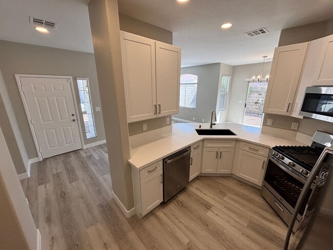 Building Photo - Beautifully updated 2Bed/2Bath single-story home w/ 2-car garage in the desirable Northwest Las V...