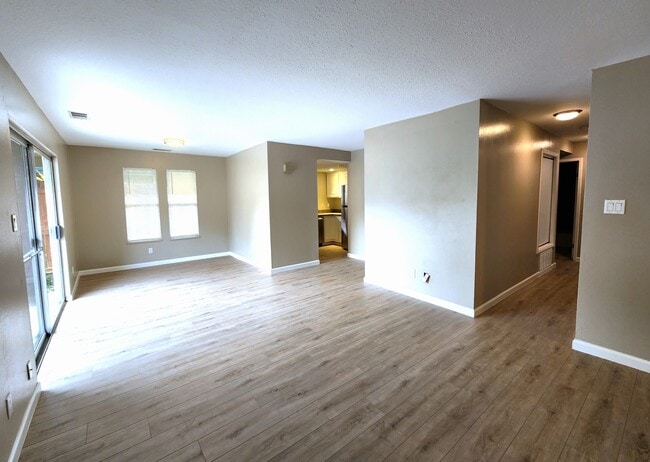 Building Photo - 5908 S Willow Way