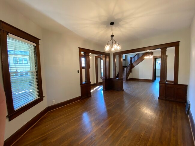 Building Photo - 1003 Maple Ave