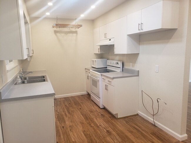 Building Photo - Updated Home in Old Town Auburn
