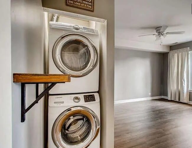 Building Photo - 2306 W Jarvis Ave