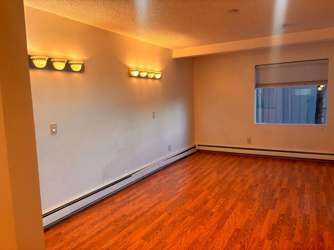 Building Photo - Perfect 2 Bed/2 Bath Downtown Condo w/Washer and Dryer Included!