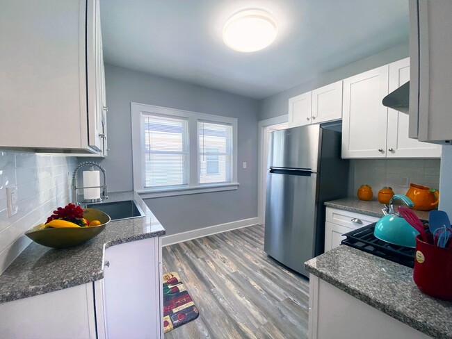 Building Photo - 3 Bed - 1 Bath Cape Cod for Rent in Garfie...