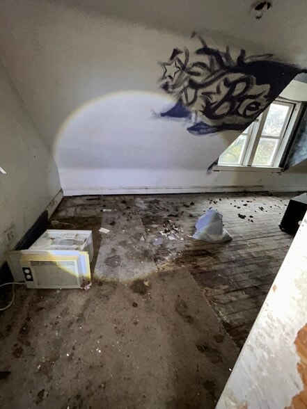 Building Photo - 351 Lagro Ave