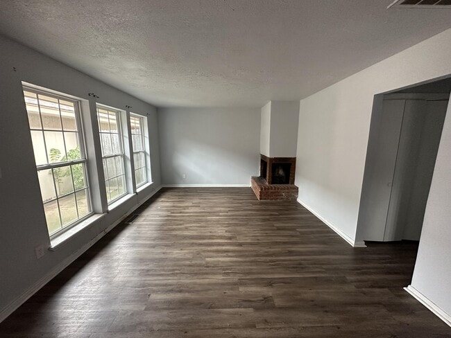 Building Photo - 1912 N Moulton Ct