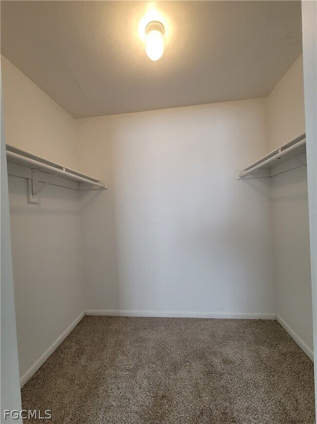 Building Photo - 931 SE 23rd Pl