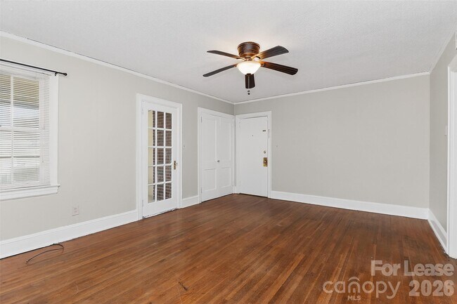 Building Photo - 1418 Park Dr