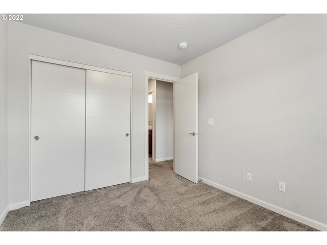 Building Photo - 8037 SE Engelmann St