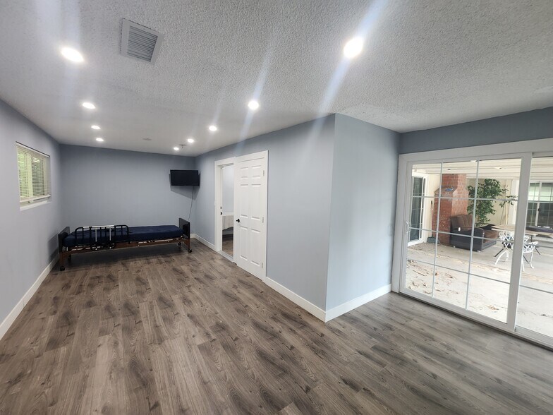 Building Photo - 11665 Babbitt Ave