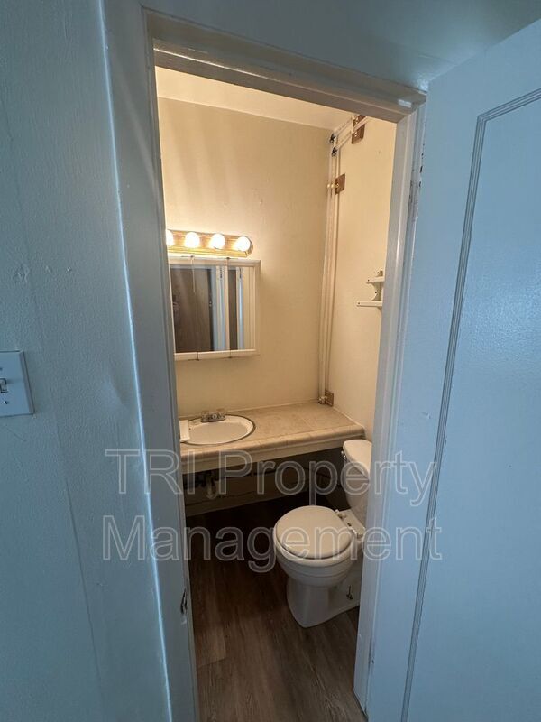 Building Photo - 1453 1/2 10th Street