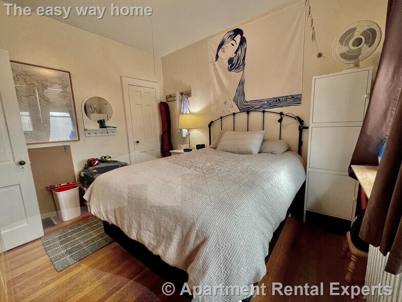 Building Photo - 73 Martin St