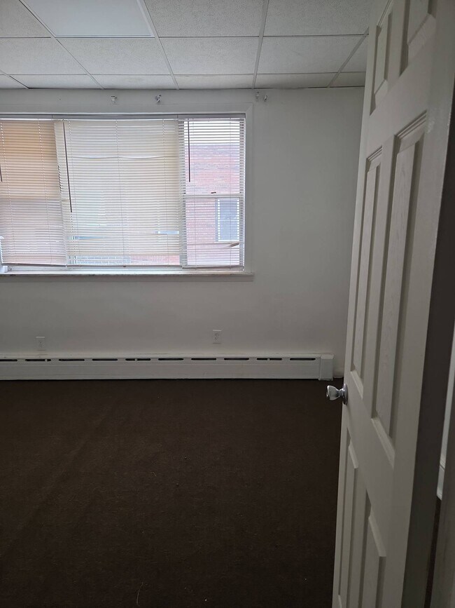 Building Photo - 2046 S Beechwood St