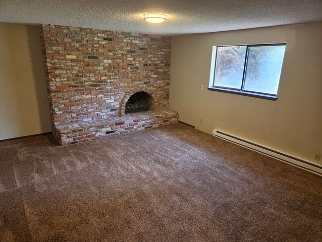 Building Photo - 9707 E 8th Ave
