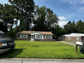 Building Photo - House for Rent