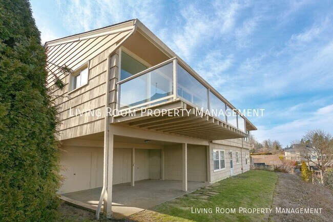 Building Photo - 4404 SW Council Crest Dr