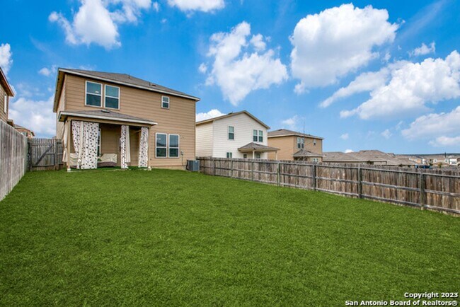 Building Photo - 3 Bedroom 2.5 Bathroom Silver Canyon Subdivision