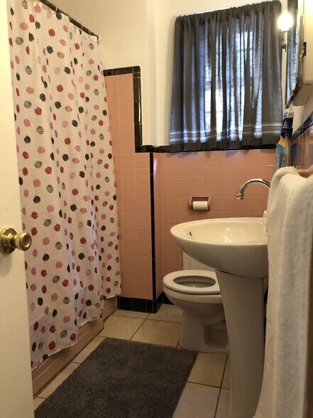 Bathroom - 216 Green Ave