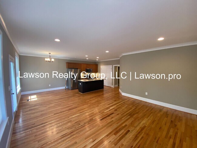 Building Photo - Craftsman Style One Level Living in Southw...