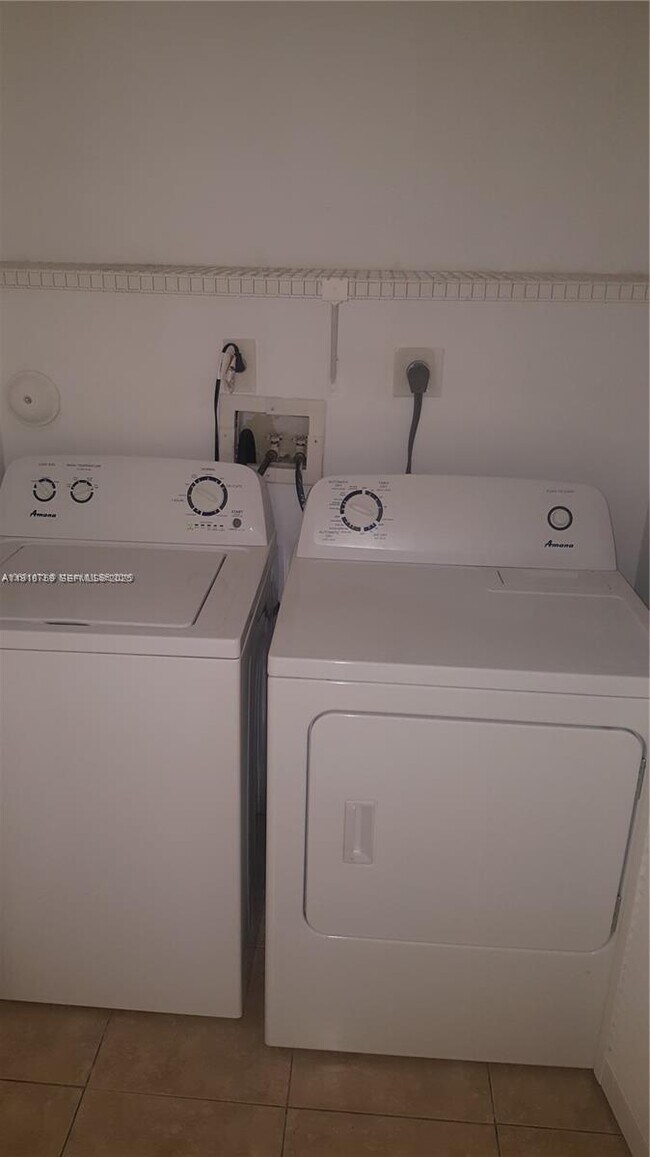 Building Photo - 731 Lyons Rd