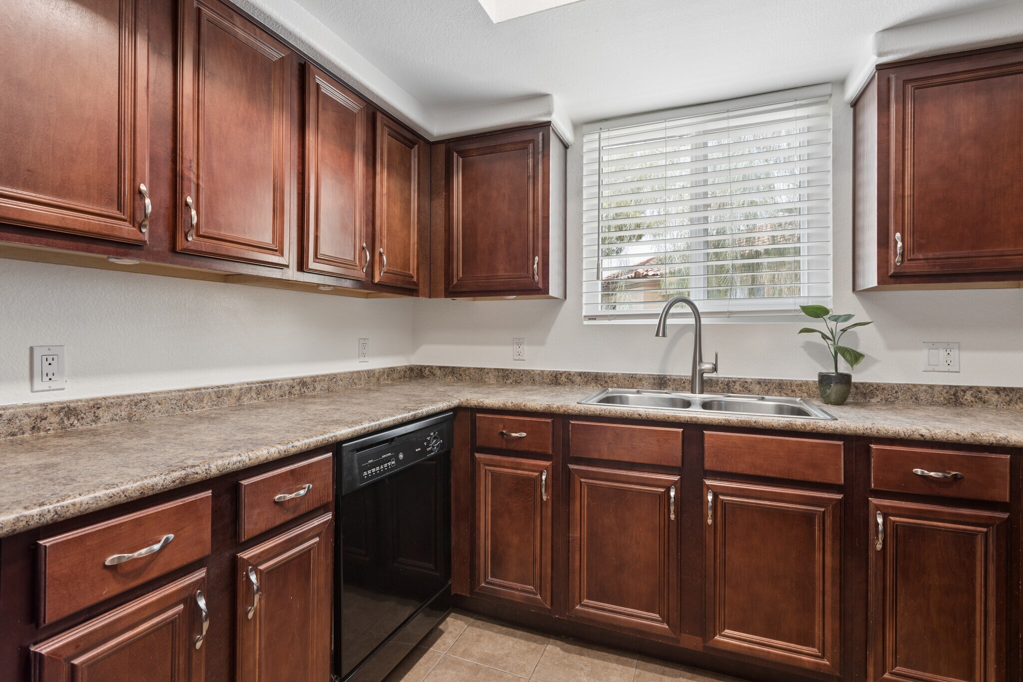 Dishwasher - 4925 E Desert Cove Ave
