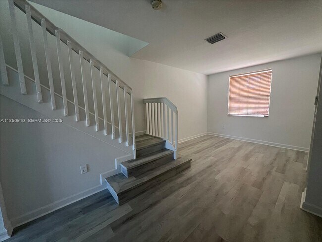 Building Photo - 1655 NE 33rd Rd