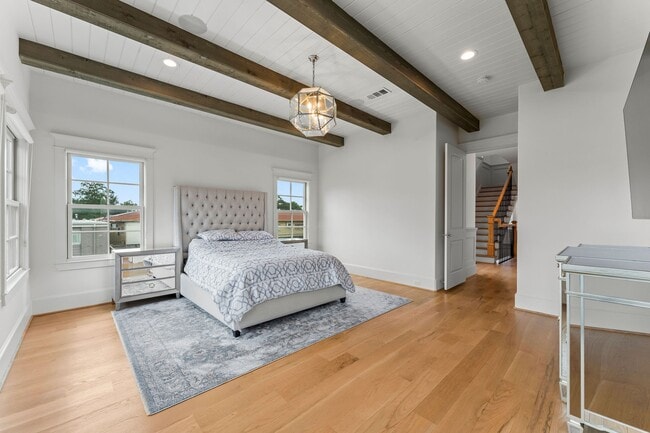 Building Photo - 426 Marshall St