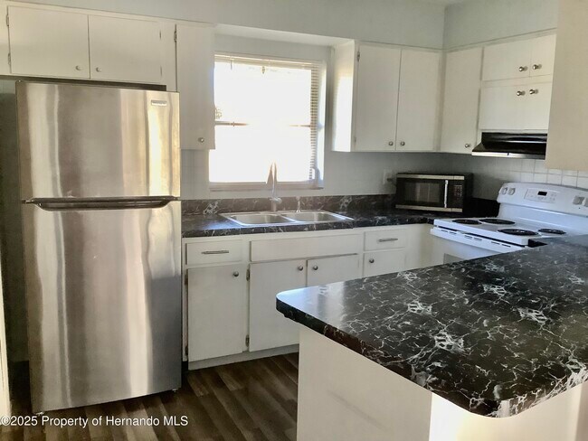 Building Photo - 7322 Pinehurst Dr