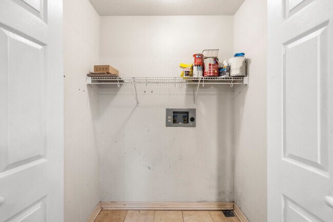 Building Photo - 161 Trent St