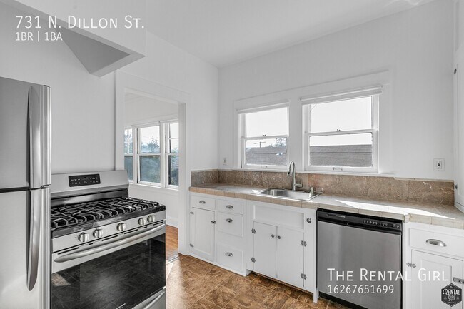 Building Photo - 731 N Dillon St