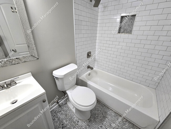 Building Photo - 713 Church St NW