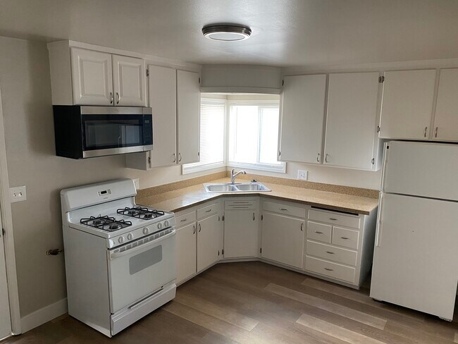 Building Photo - 333 29th St