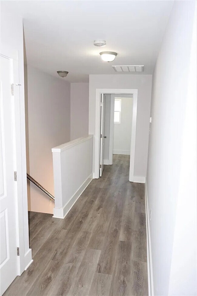 Building Photo - 1040 McLain Rd