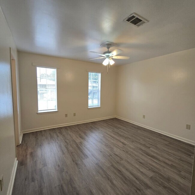 Building Photo - 8469 Governor Dr
