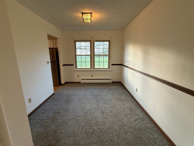 Building Photo - 18 Circle Dr