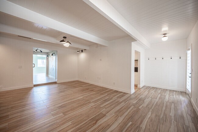Building Photo - European-inspired Mid-Century Henderson Home!