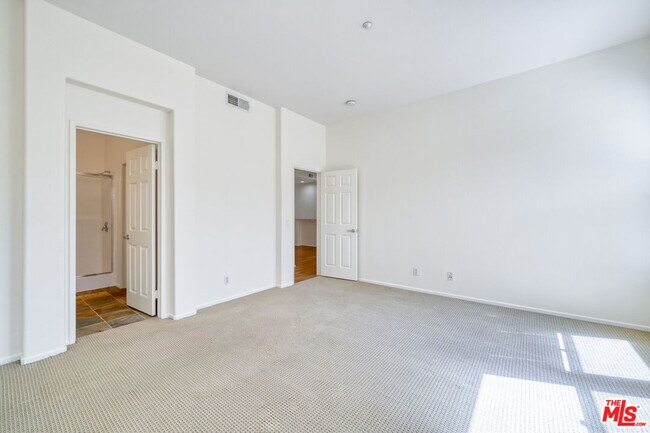 Building Photo - 1133 Jewett Dr