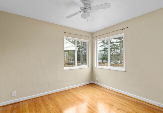 Building Photo - COMING SOON - Cozy & Charming Crestwood Single Family Home!