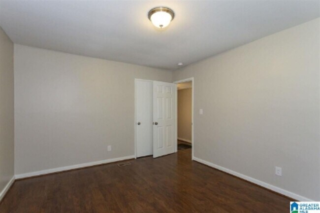 Building Photo - Flexible 3BR/2BA or 2BR + Den Home