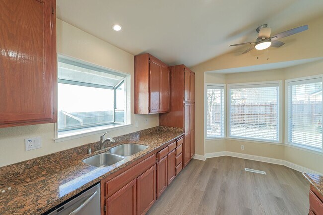 Building Photo - PURE Property Management Presents: Well-maintained 3-bedroom, 2-bath home in Cloverdale!