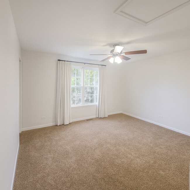 Building Photo - 1433 Deer Creek Ln