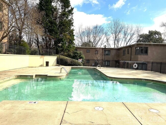 Building Photo - 2441 Vail Ave