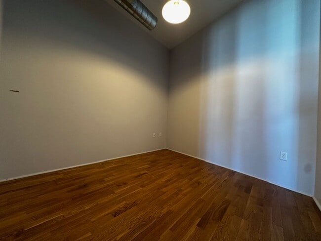 Building Photo - Jack Kerouac Lofts - 1 bed, 1 bath PLUS garage parking space!
