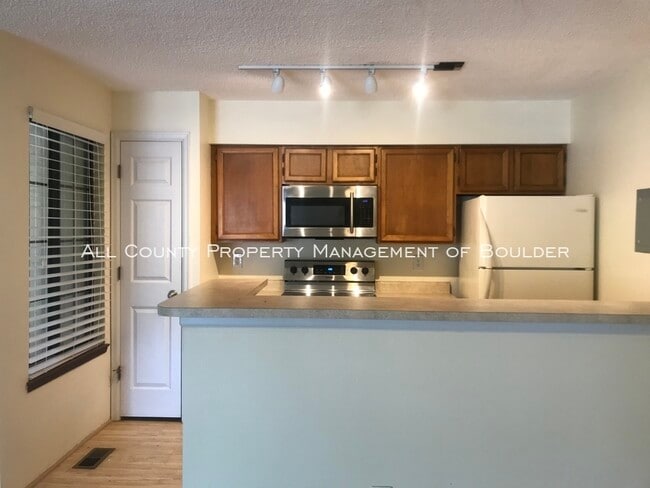 Building Photo - 4811 White Rock Cir