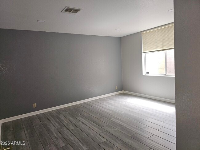 Building Photo - 12303 N 72nd Ave