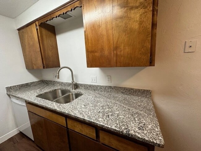 Building Photo - Remodeled Unit Of A Duplex with Central AC & Fenced Back Yard / Will Consider A Small Pet